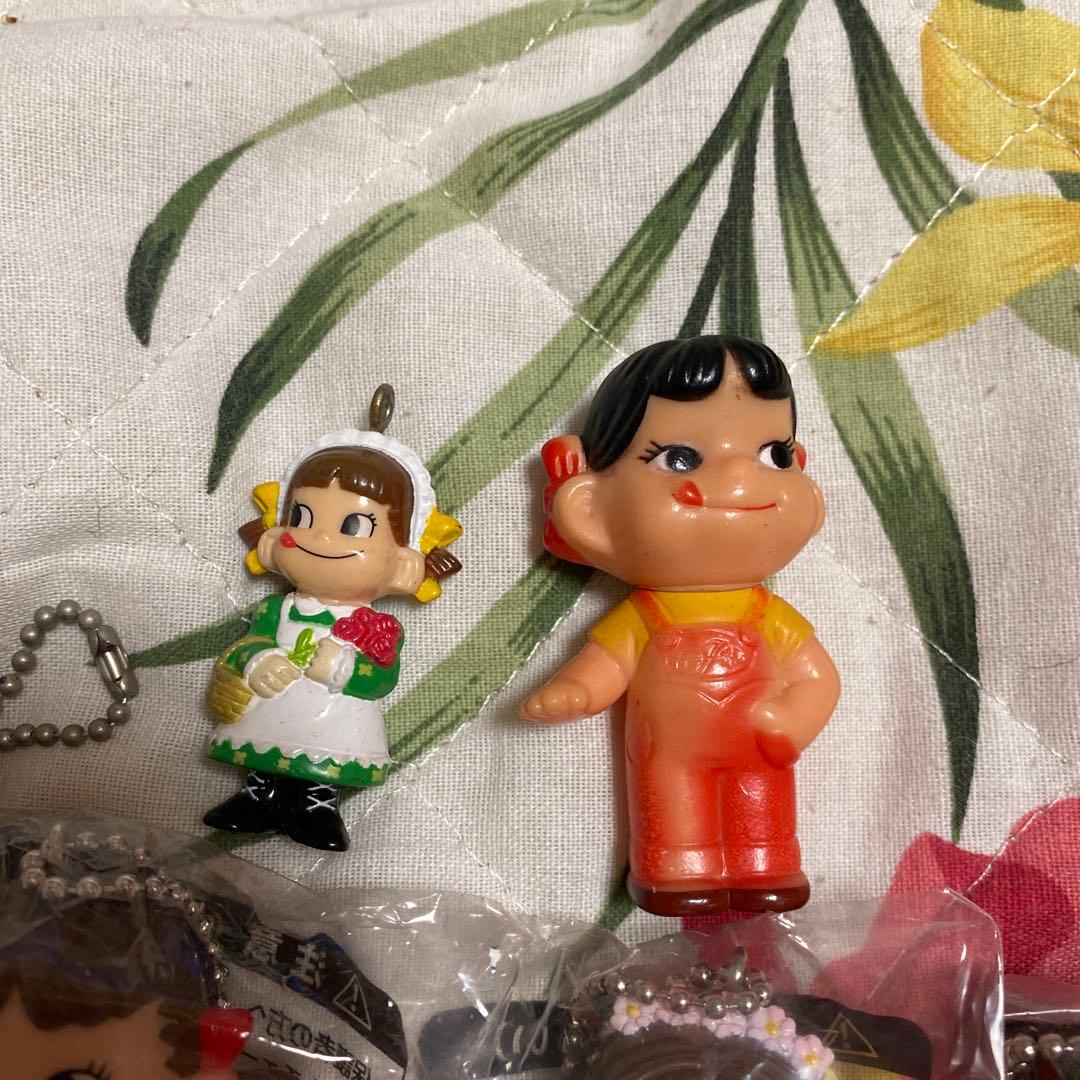 アイドルペコちゃん　キーホルダー　フィギュア　 シークレット ソフエ含む全11種