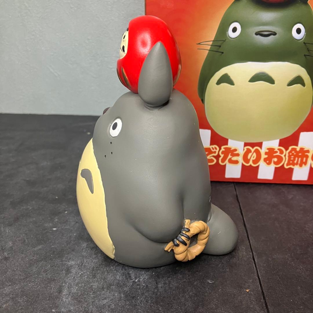 となりのトトロ　めでたいお飾り　大トトロと小さいダルマ　高さ約12.5㎝