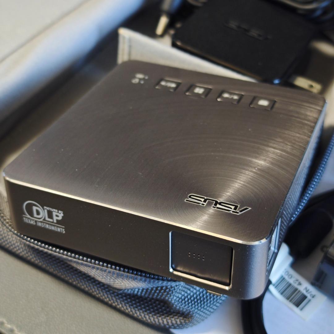 ASUS S1 モバイルプロジェクター ほぼ未使用 完調