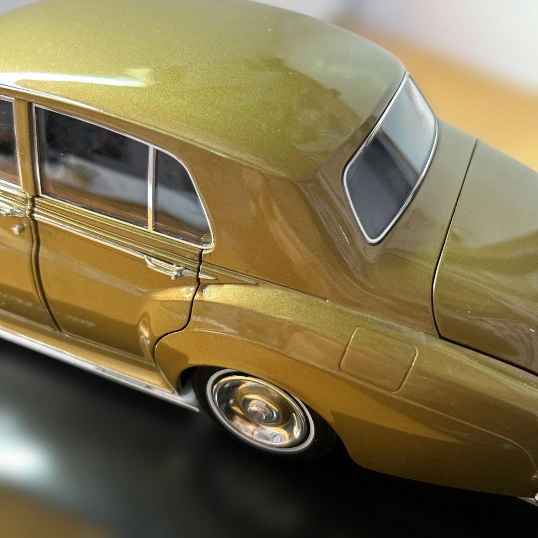 BENTLEY フィギュア付きピンバッチ付き