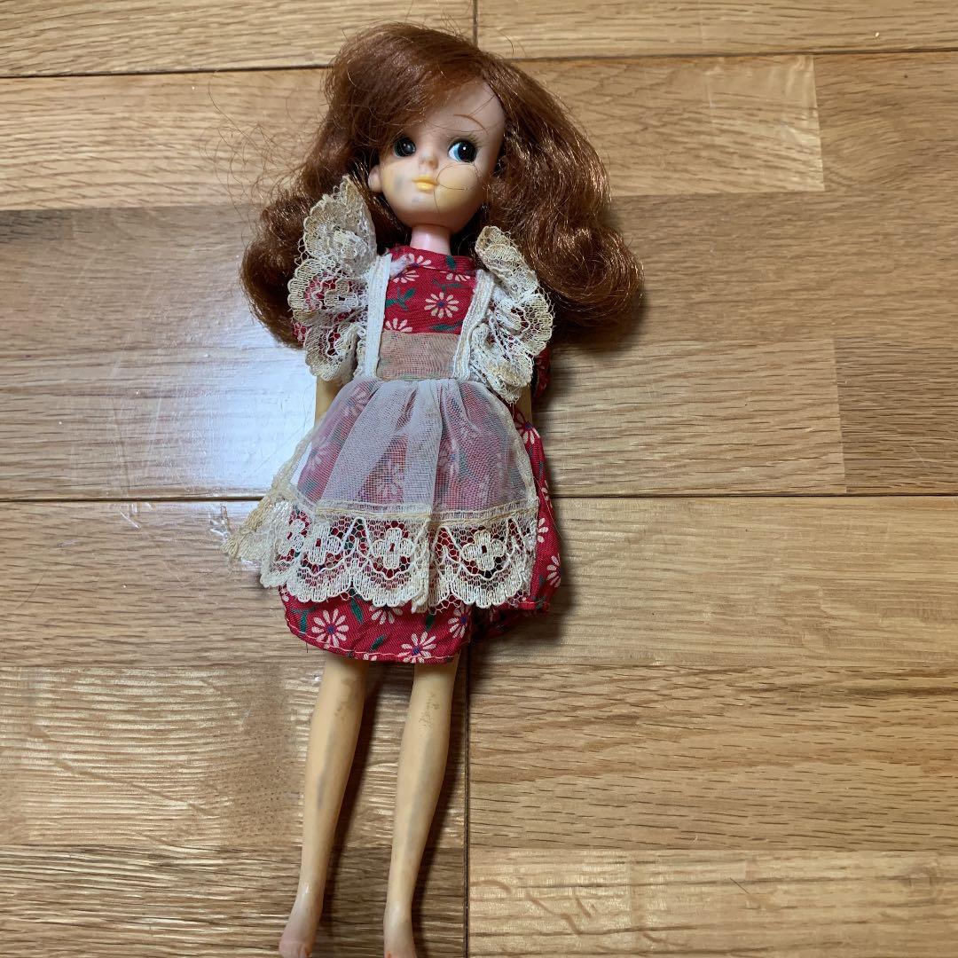 お人形。初代リカちゃん？