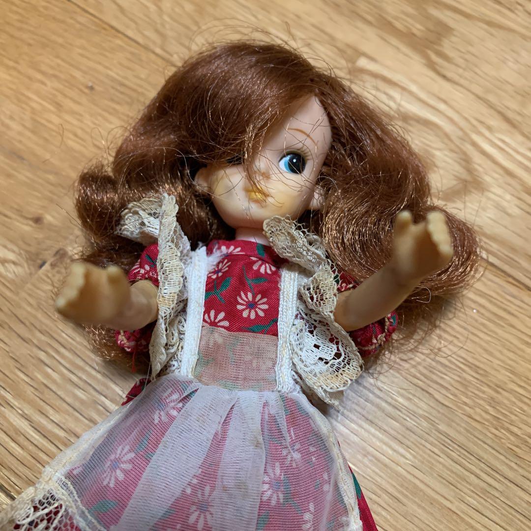 お人形。初代リカちゃん？