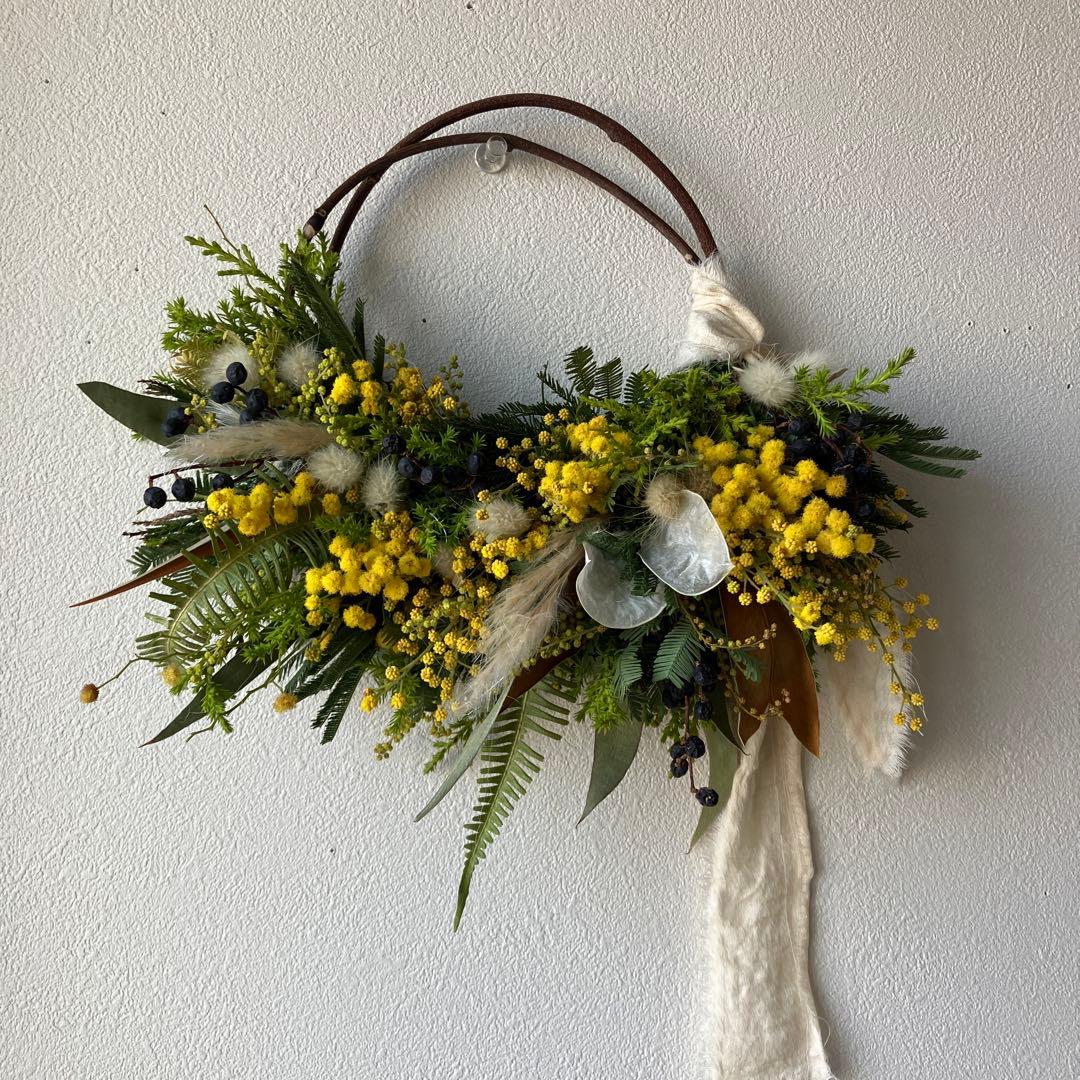 ミモザ　イタリア産ミランドールとルナリアのハーフリース　グレビレア　春