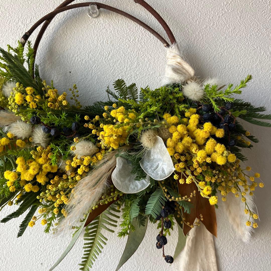 ミモザ　イタリア産ミランドールとルナリアのハーフリース　グレビレア　春