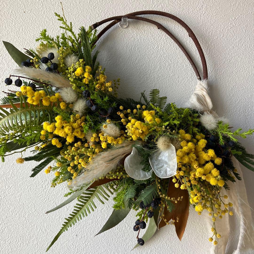 ミモザ　イタリア産ミランドールとルナリアのハーフリース　グレビレア　春