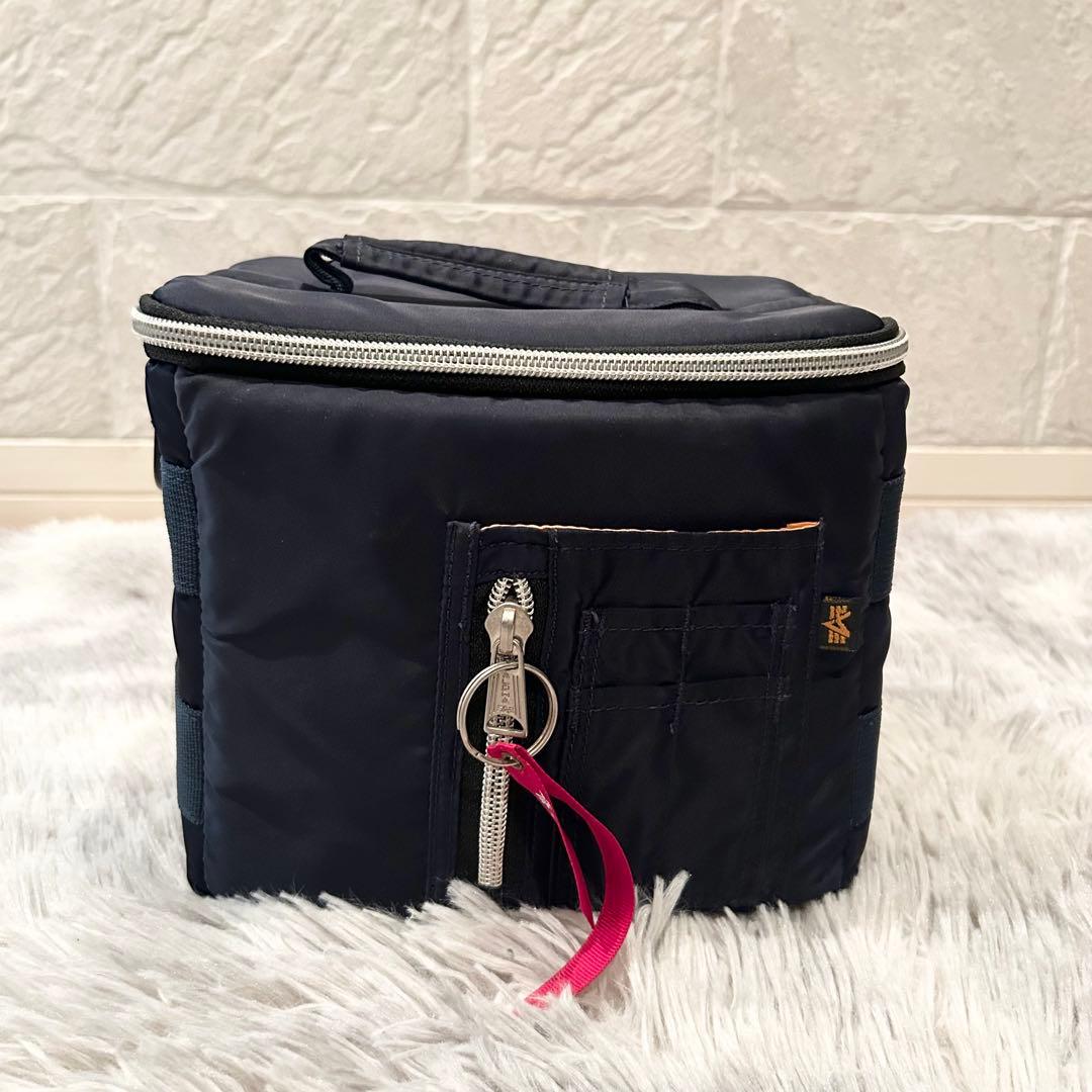 【大人気モデル】 CANON EOS Kiss M ダブルズームレンズキット