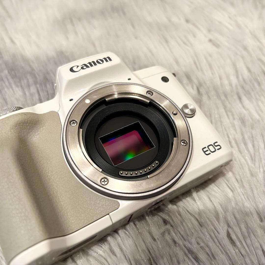 【大人気モデル】 CANON EOS Kiss M ダブルズームレンズキット