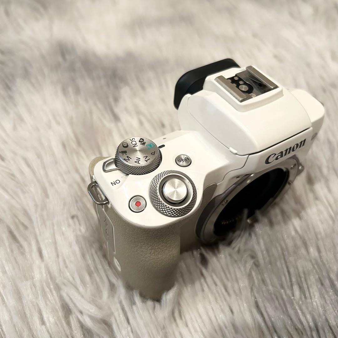 【大人気モデル】 CANON EOS Kiss M ダブルズームレンズキット
