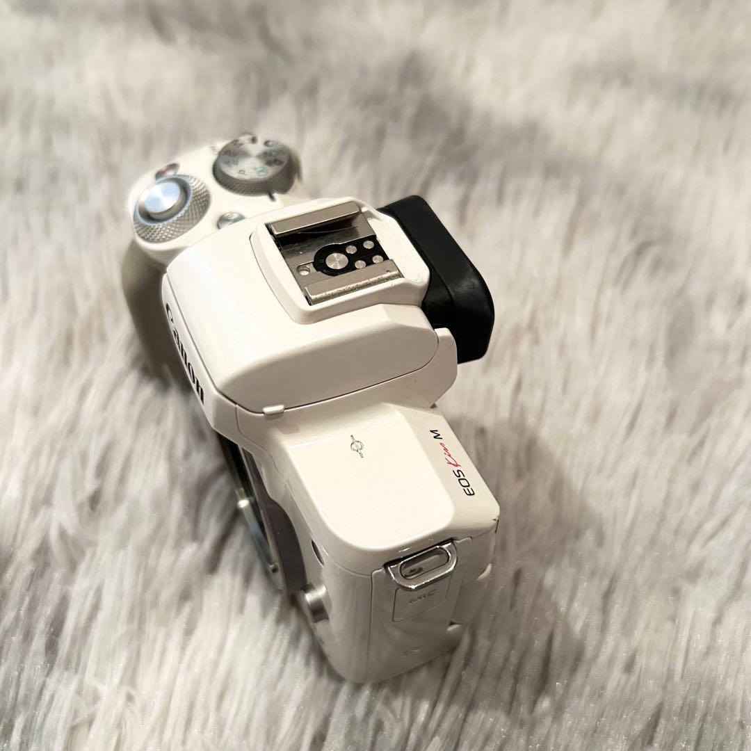 【大人気モデル】 CANON EOS Kiss M ダブルズームレンズキット