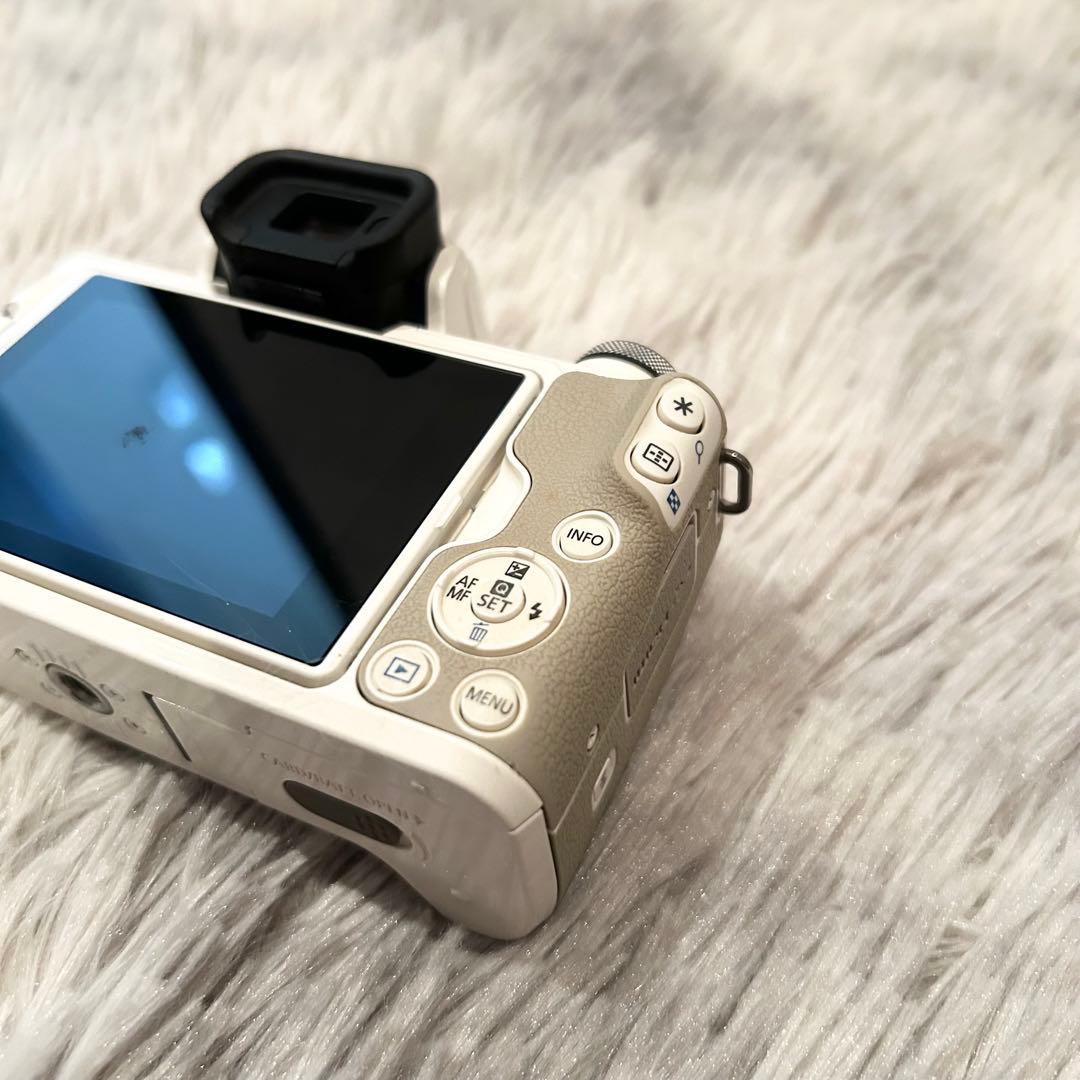 【大人気モデル】 CANON EOS Kiss M ダブルズームレンズキット