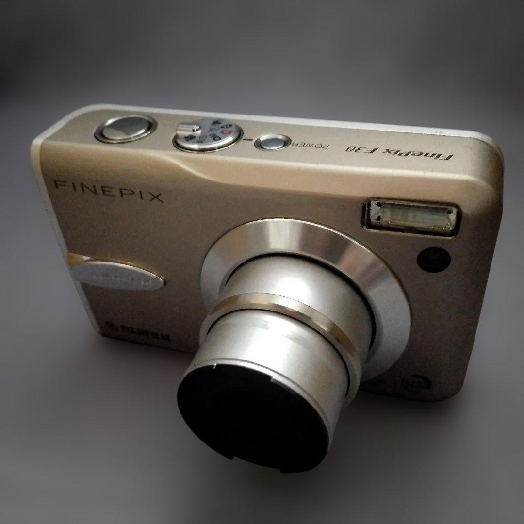 FUJIFILM FINEPIX F30　シルバー