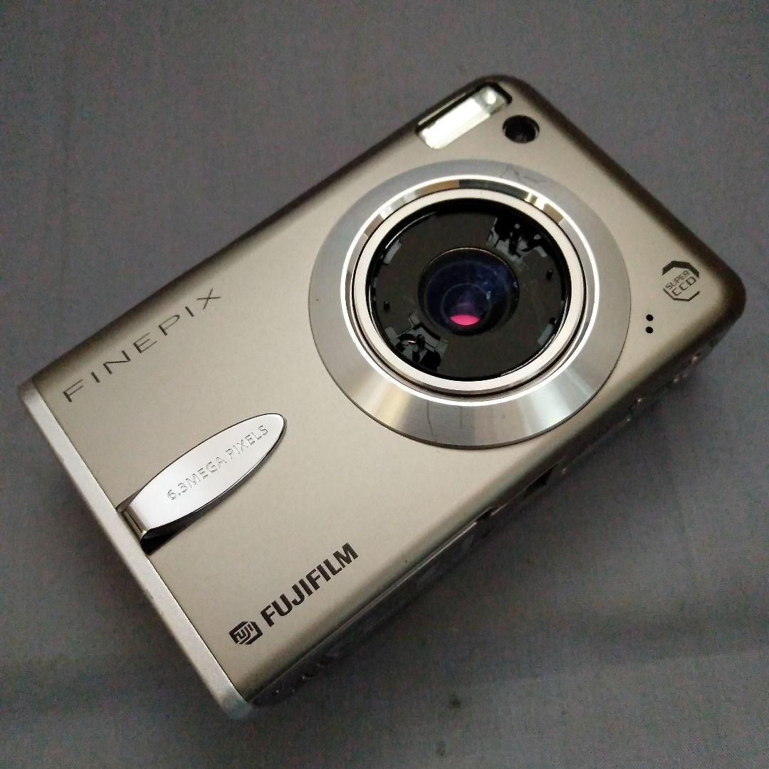 FUJIFILM FINEPIX F30　シルバー