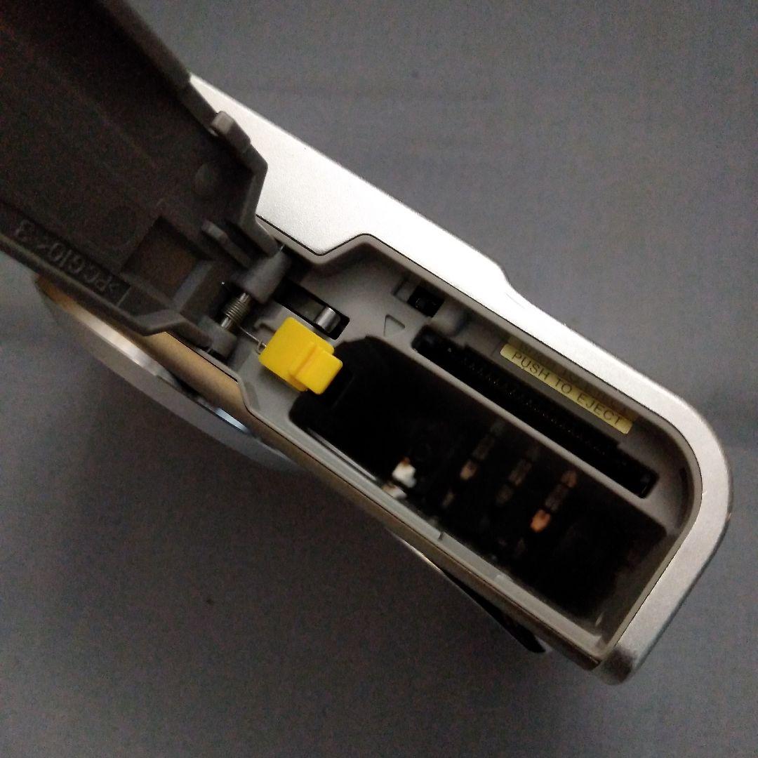 FUJIFILM FINEPIX F30　シルバー