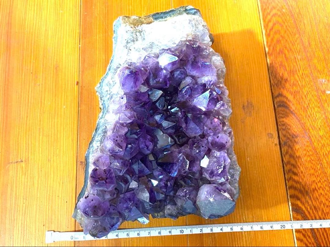 アメジスト クラスター 約2.3キログラム 木製台座付き
