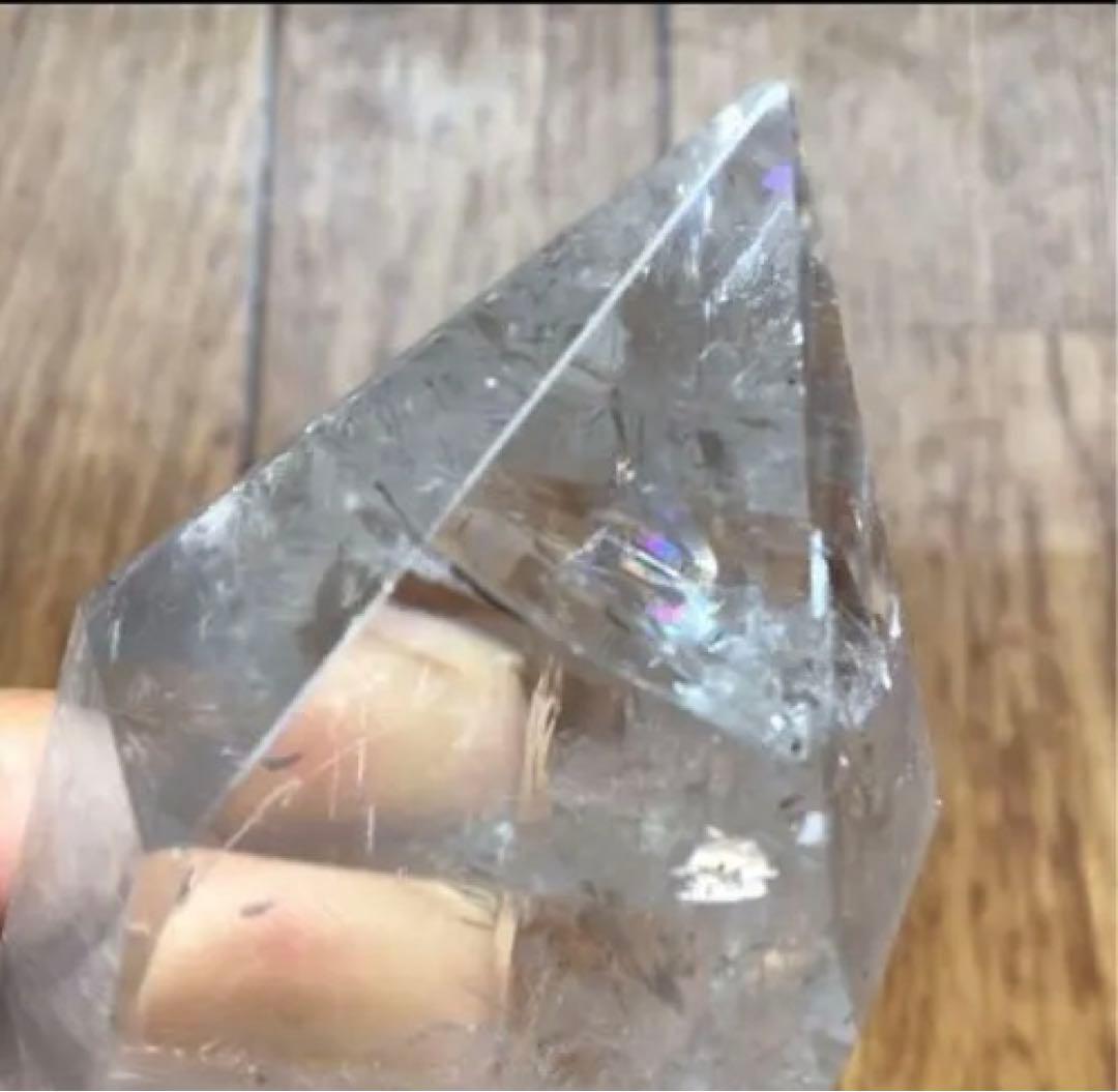 ヒマラヤパワー全開⭐︎虹・クラック共に綺麗☆ヒマラヤ水晶 六角柱原石　673g