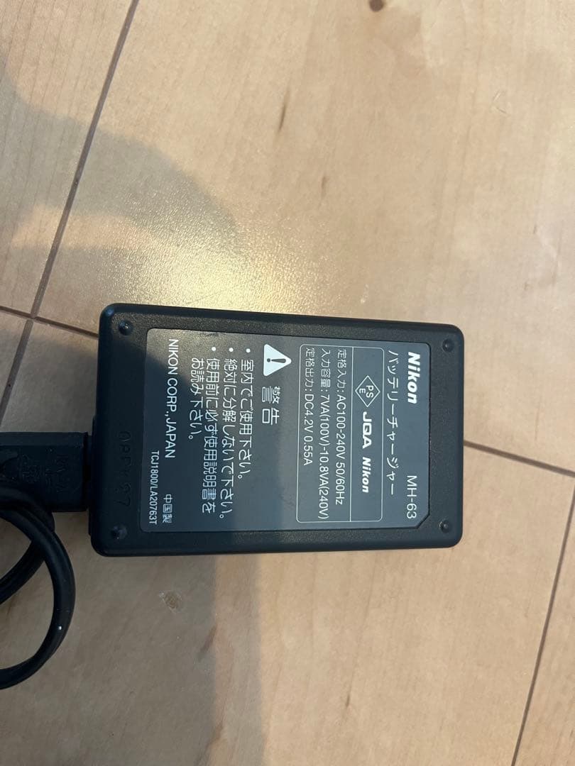 【値下げ】Nikon デジカメ　平成レトロカメラ充電付き　LUMIX Canon