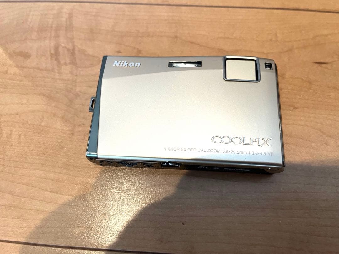 【値下げ】Nikon デジカメ　平成レトロカメラ充電付き　LUMIX Canon