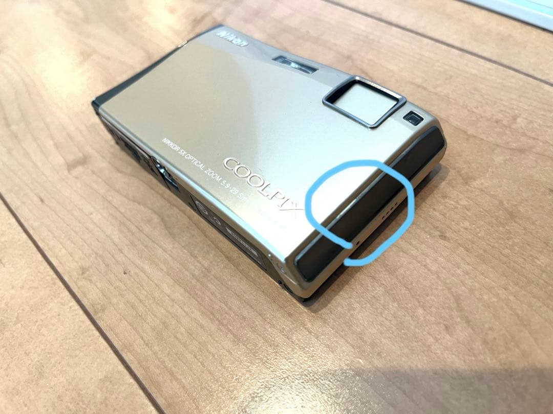 【値下げ】Nikon デジカメ　平成レトロカメラ充電付き　LUMIX Canon