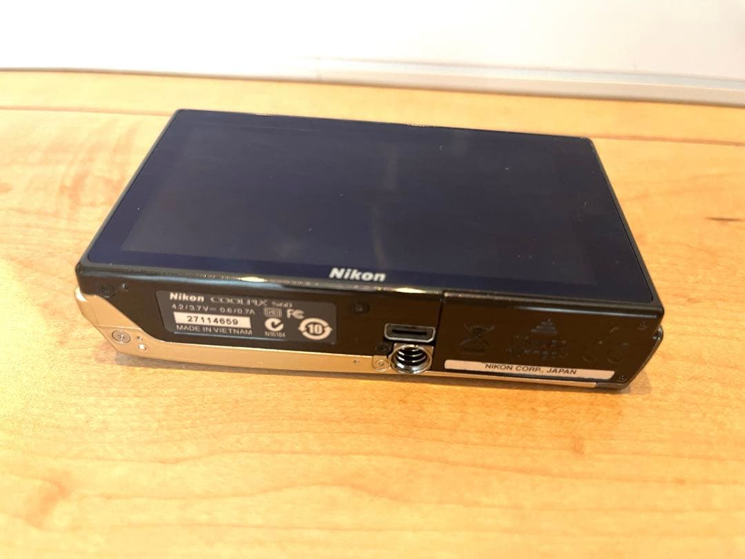 【値下げ】Nikon デジカメ　平成レトロカメラ充電付き　LUMIX Canon