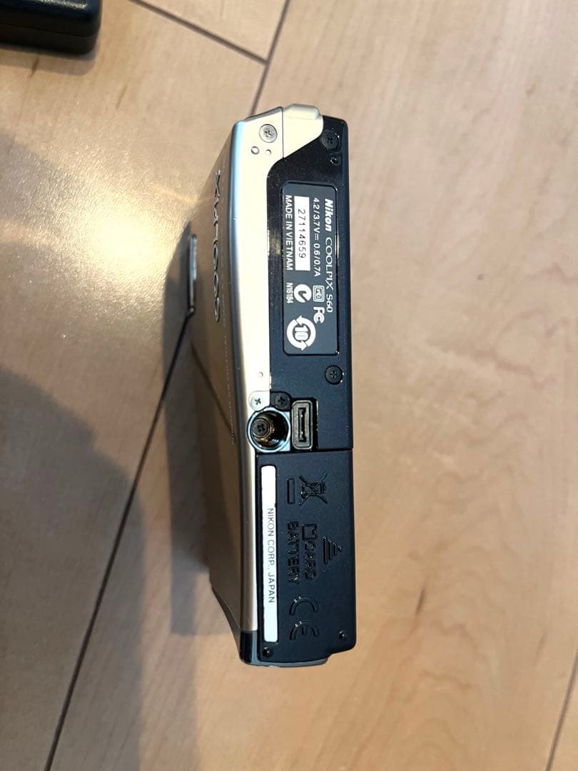 【値下げ】Nikon デジカメ　平成レトロカメラ充電付き　LUMIX Canon