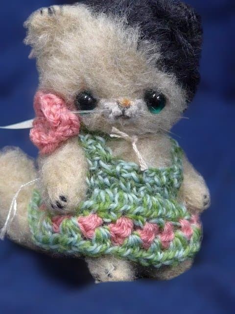 加茂さんの素晴らしい猫のぬいぐるみです。加茂さんの代表作になるものです