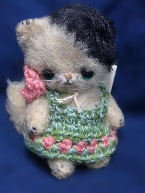 加茂さんの素晴らしい猫のぬいぐるみです。加茂さんの代表作になるものです