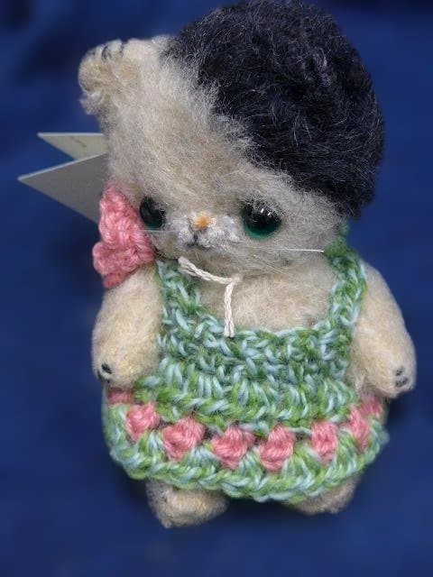 加茂さんの素晴らしい猫のぬいぐるみです。加茂さんの代表作になるものです