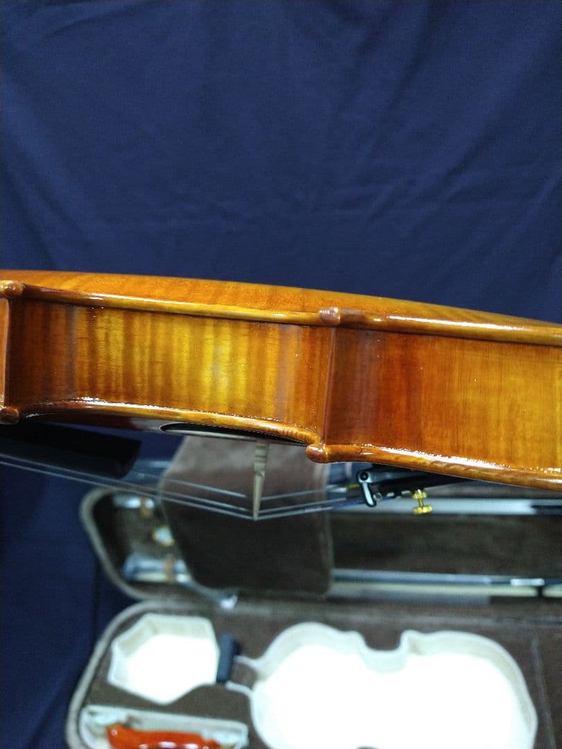 新品　オイルニス バイオリン　１ピース最高美しいトラ目メープルバック＆サイド板