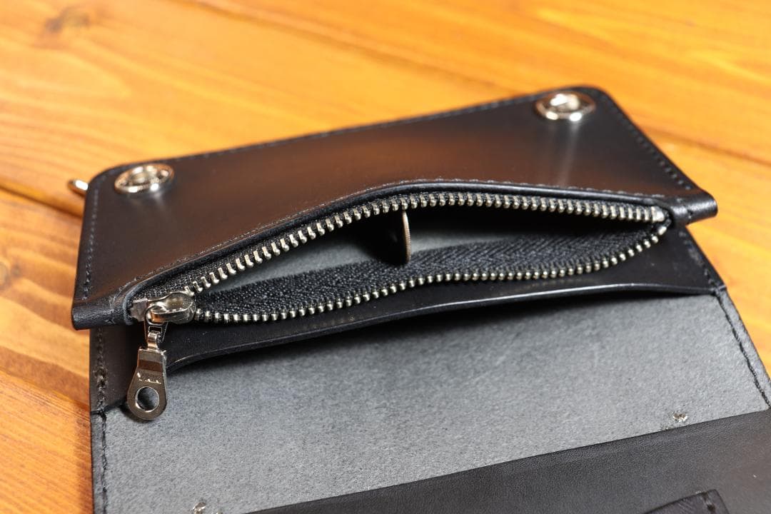 スタッズ ミドルウォレット 革色黒 糸色黒 ハトメ小判カン付き