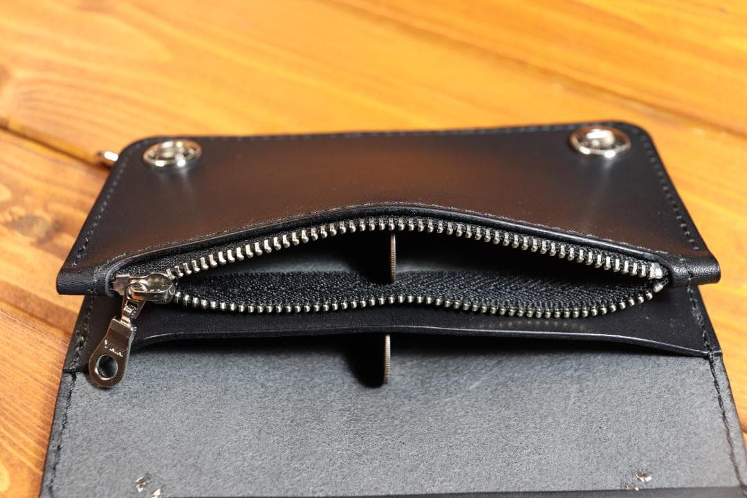 スタッズ ミドルウォレット 革色黒 糸色黒 ハトメ小判カン付き