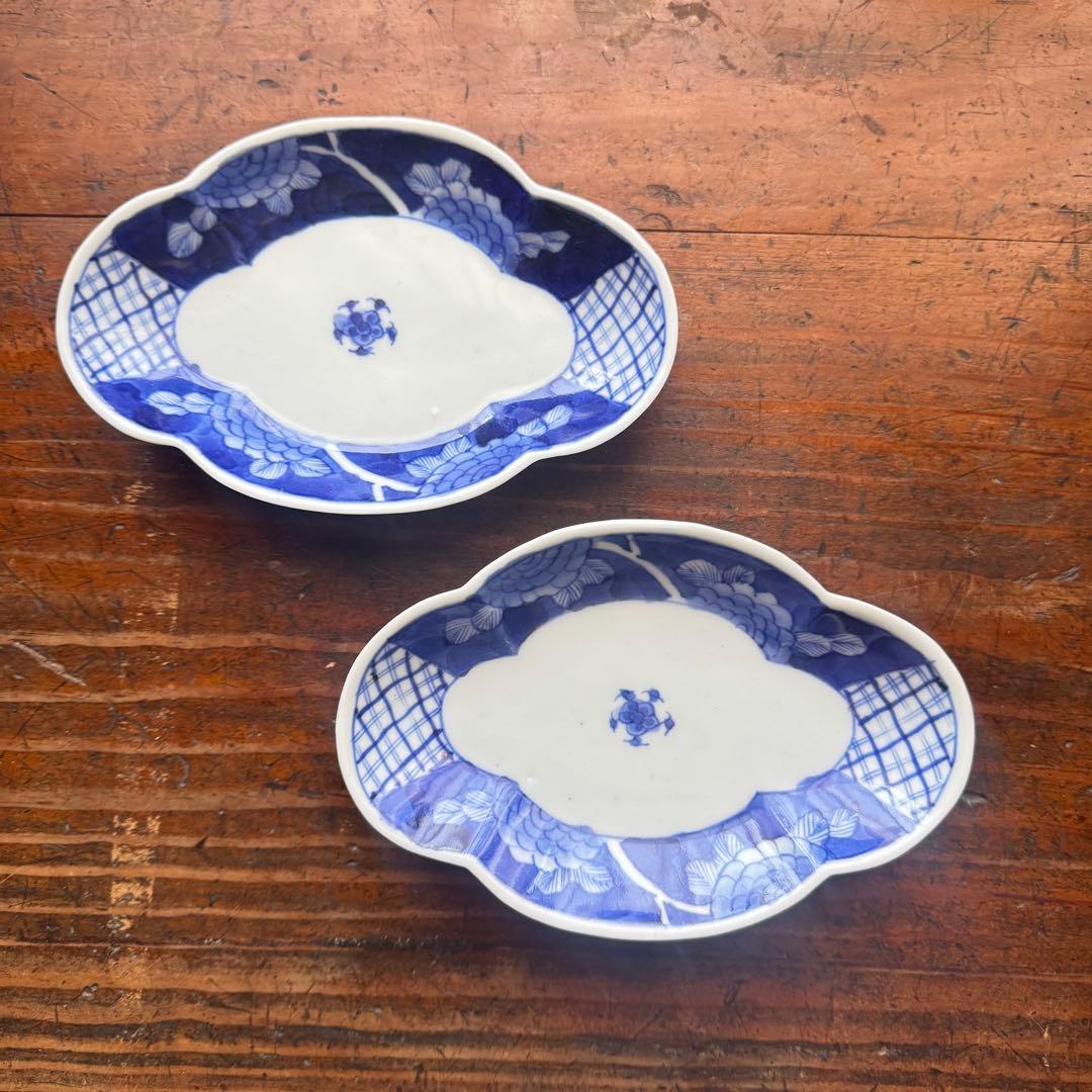 ありがとうございます。kuu様おまとめ 骨董皿　染付草花格子文3枚　木瓜型