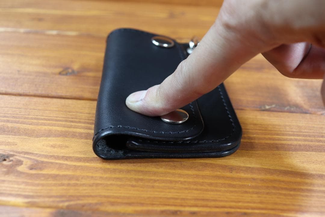 ミニトラッカーウォレット　　黒糸　黒革 栃木レザー