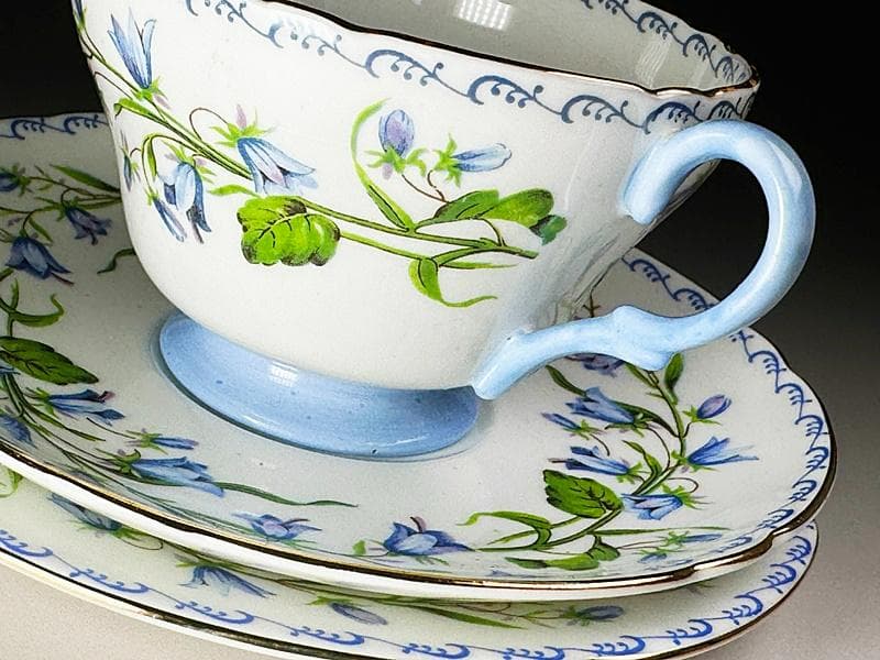 アンティーク シェリー 金彩 【ヘアベル】 キャビネットトリオ カップソーサー