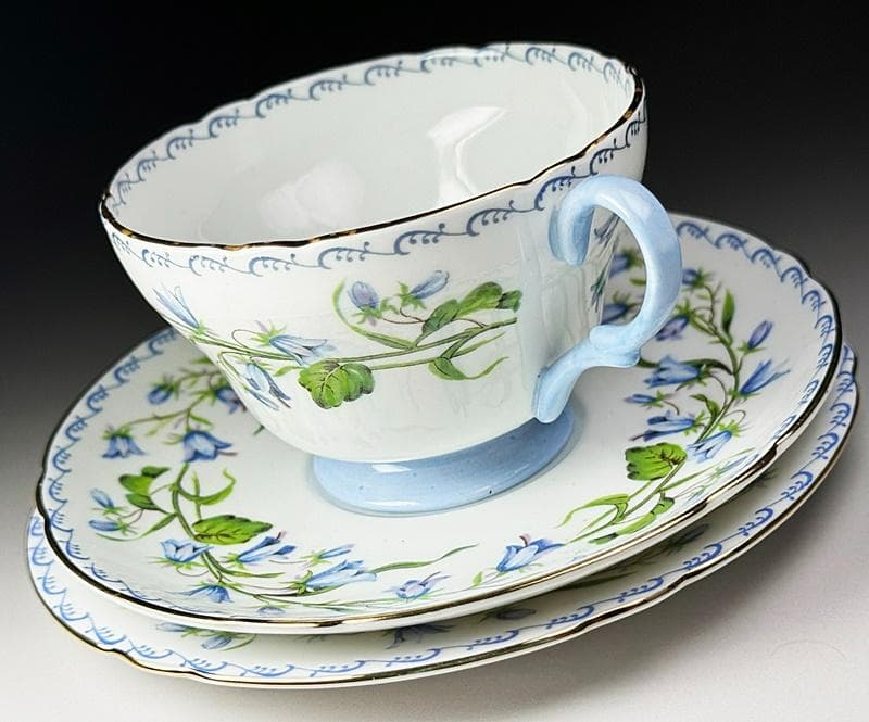 アンティーク シェリー 金彩 【ヘアベル】 キャビネットトリオ カップソーサー