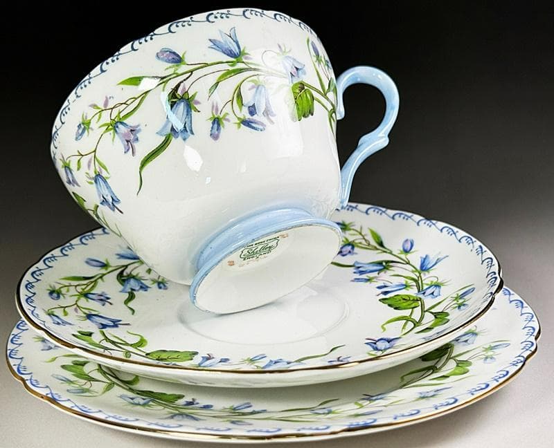 アンティーク シェリー 金彩 【ヘアベル】 キャビネットトリオ カップソーサー