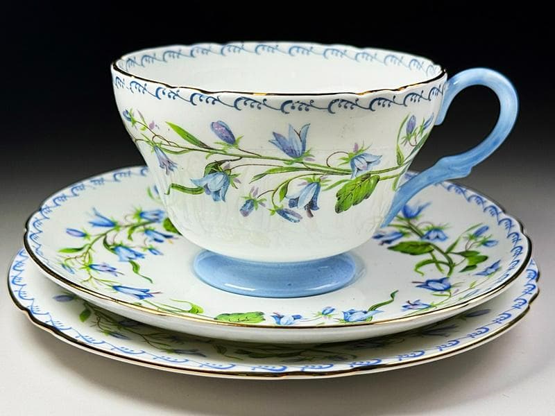 アンティーク シェリー 金彩 【ヘアベル】 キャビネットトリオ カップソーサー