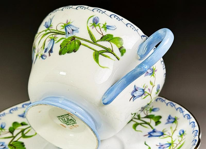 アンティーク シェリー 金彩 【ヘアベル】 キャビネットトリオ カップソーサー