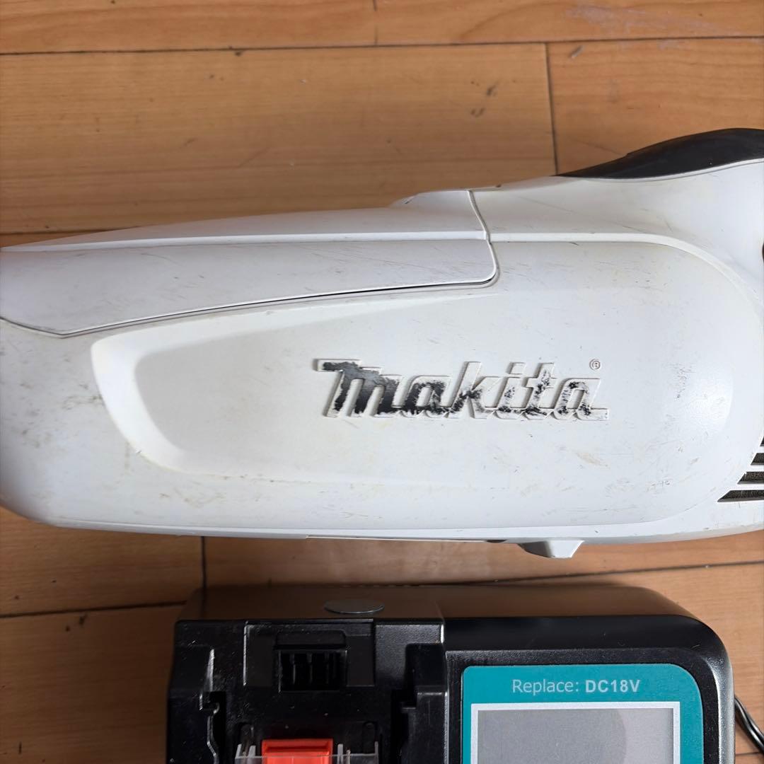 Makita マキタ スティッククリーナー 掃除機 CL142FD