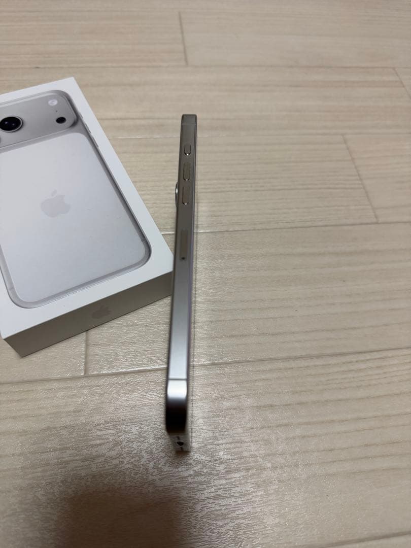 iPhone16promax 256GB ホワイトチタニウム　バッテリー100%