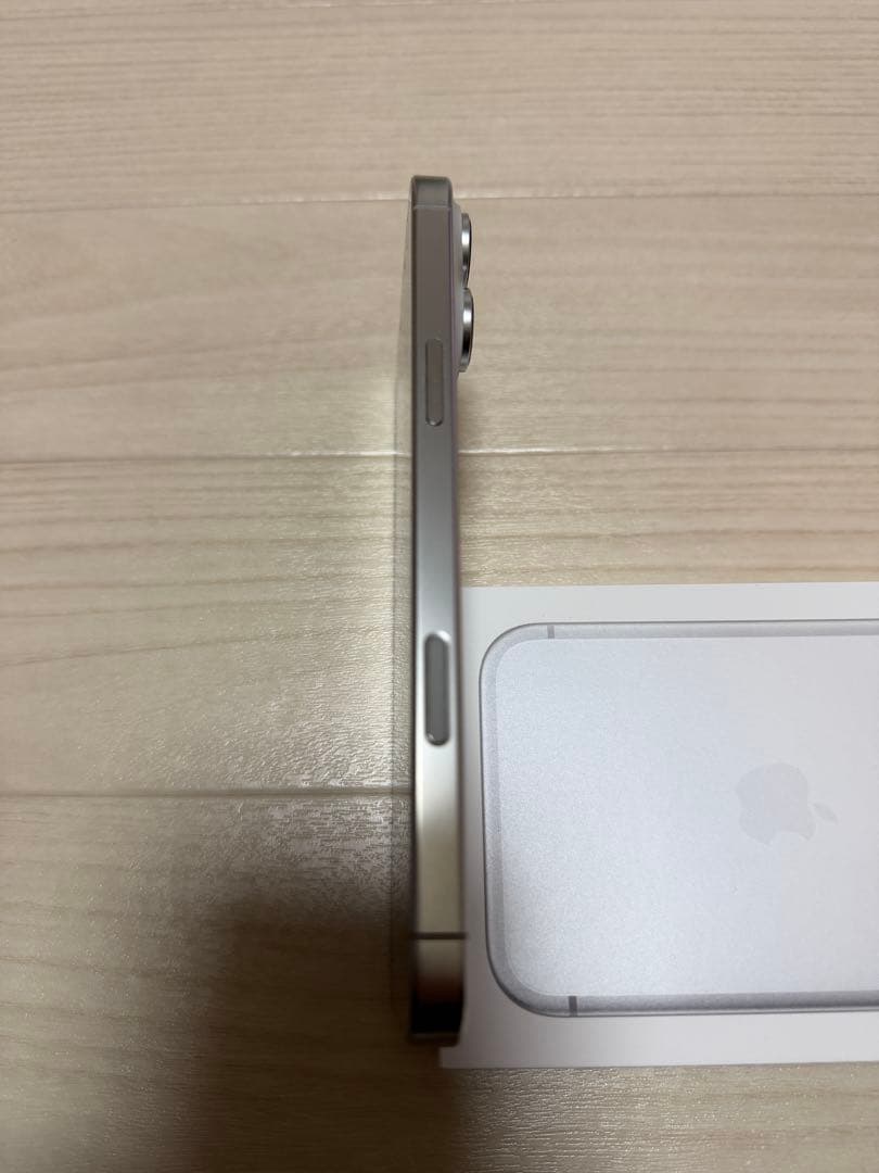 iPhone16promax 256GB ホワイトチタニウム　バッテリー100%