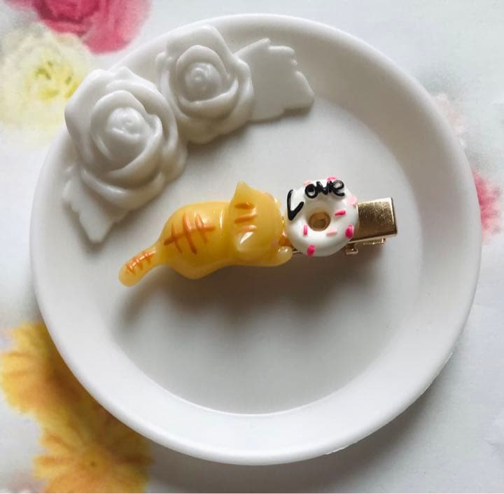 じゃれねこチャンとドーナツ　ヘアクリップ　トラネコ