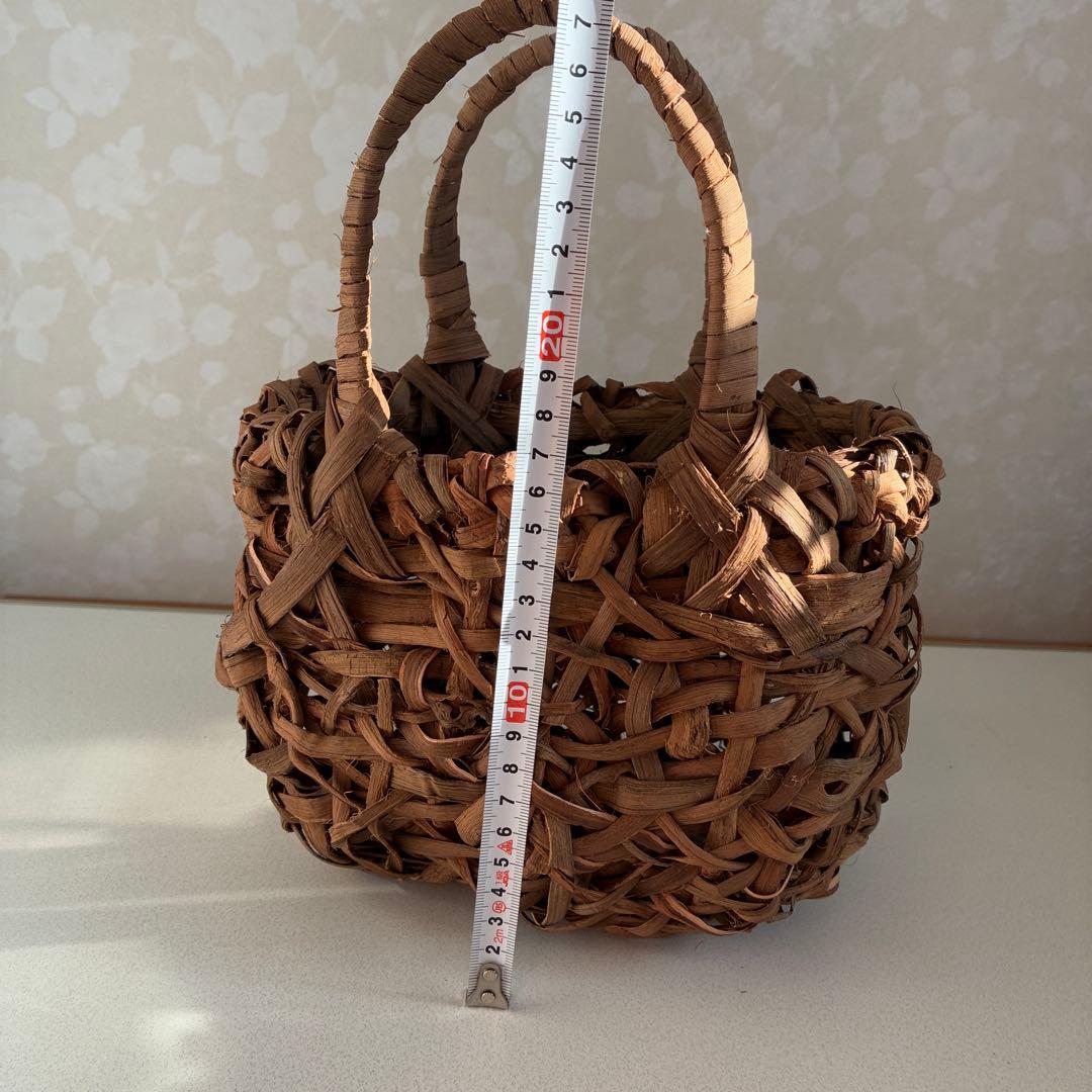 国産山葡萄の蔓で編んだミニカゴバッグ