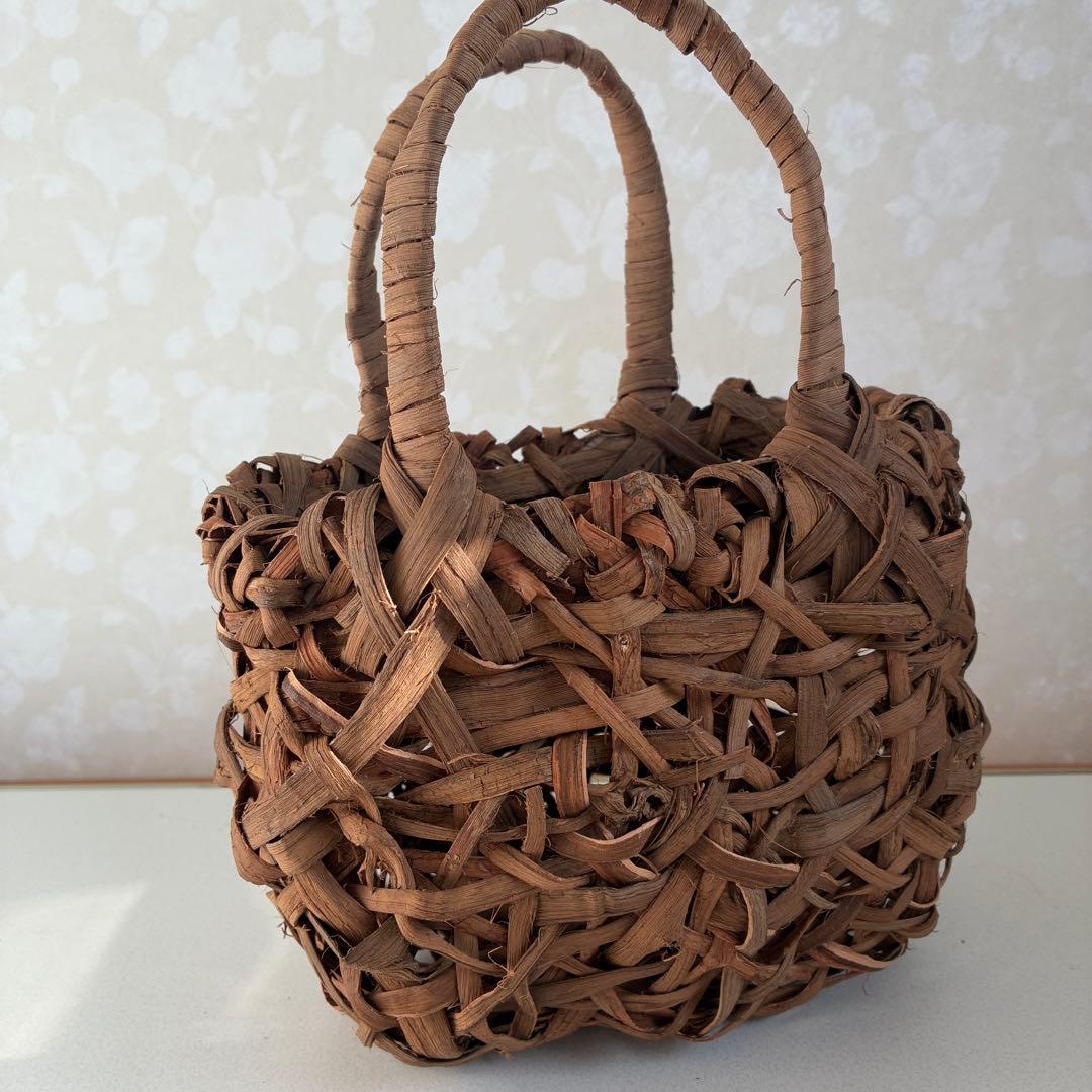 国産山葡萄の蔓で編んだミニカゴバッグ