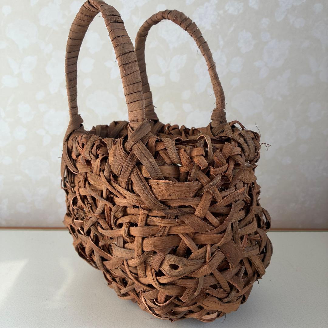 国産山葡萄の蔓で編んだミニカゴバッグ