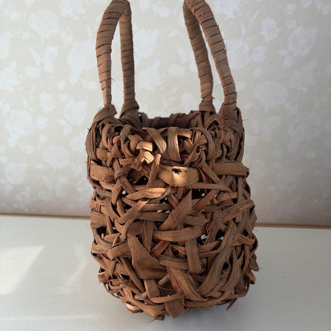 国産山葡萄の蔓で編んだミニカゴバッグ