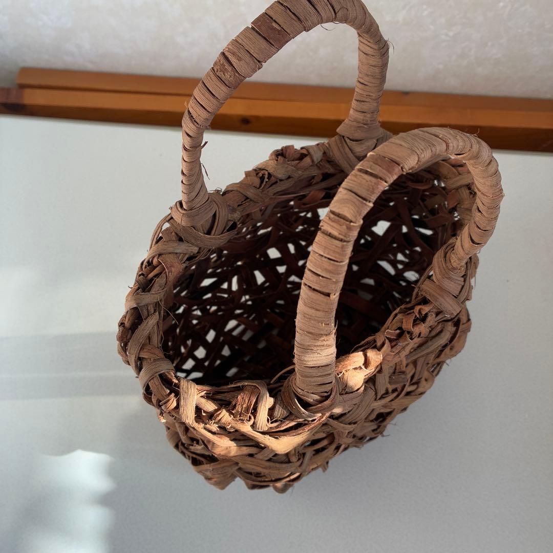 国産山葡萄の蔓で編んだミニカゴバッグ