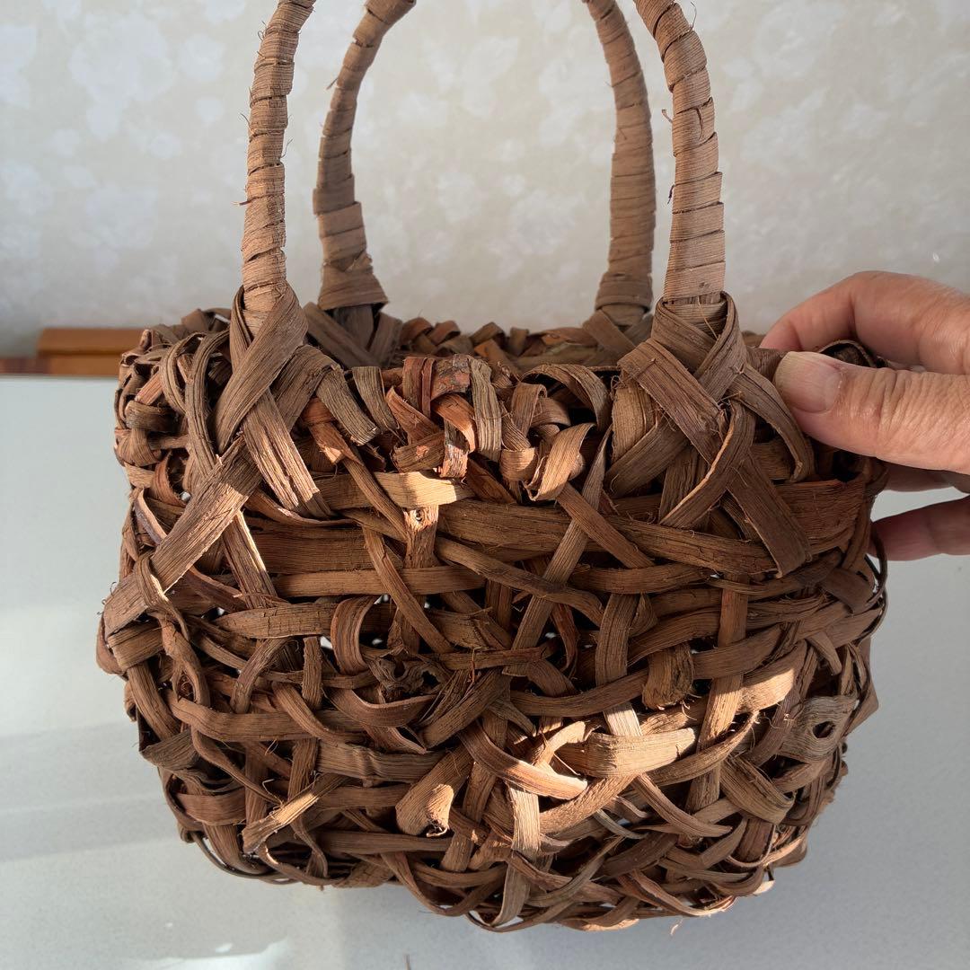 国産山葡萄の蔓で編んだミニカゴバッグ
