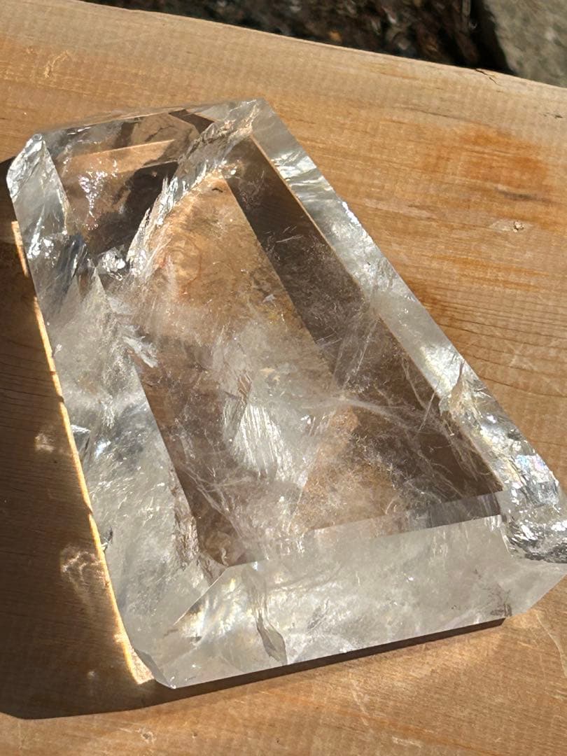 水晶透明度が高く最高品質AAAAAレインボークラック入