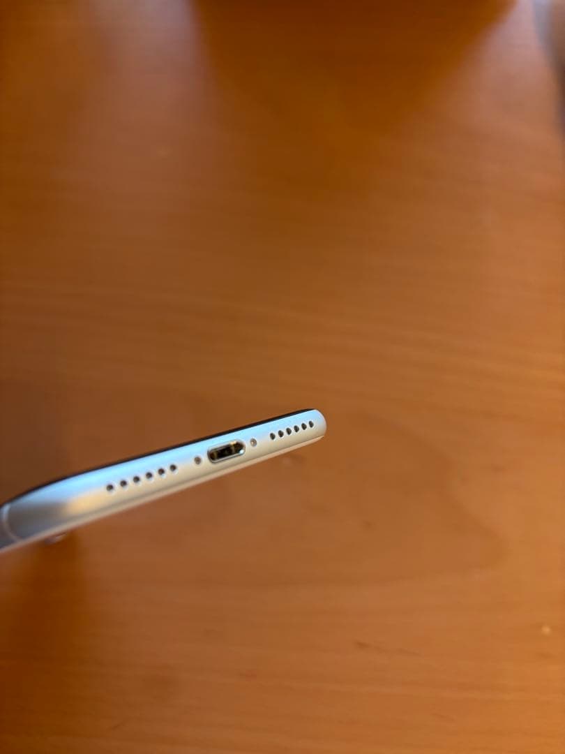 Apple iPhone SE 128GB 第二世代 美品