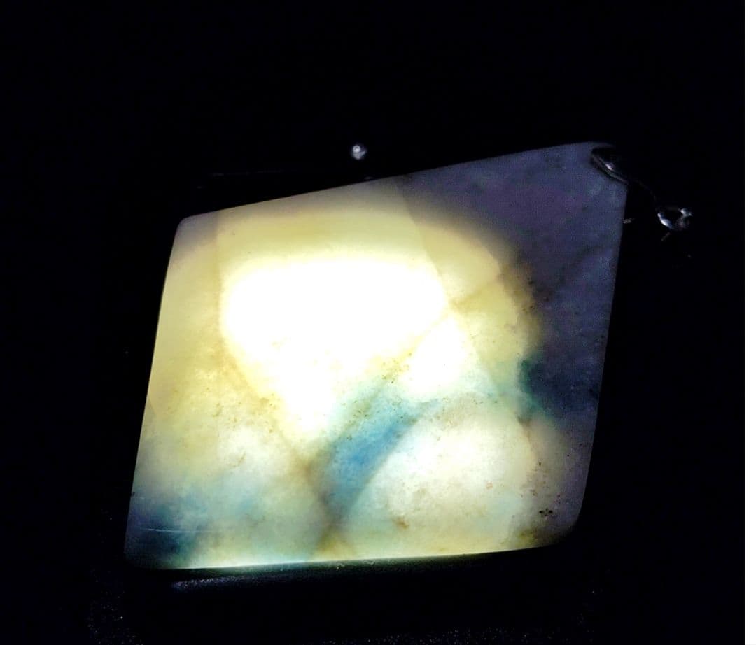 ★糸魚川翡翠★コン沢・青【デカペンダント・IRIGON・105CT】